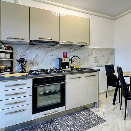 Luxury Apartament ブカレスト エクステリア 写真